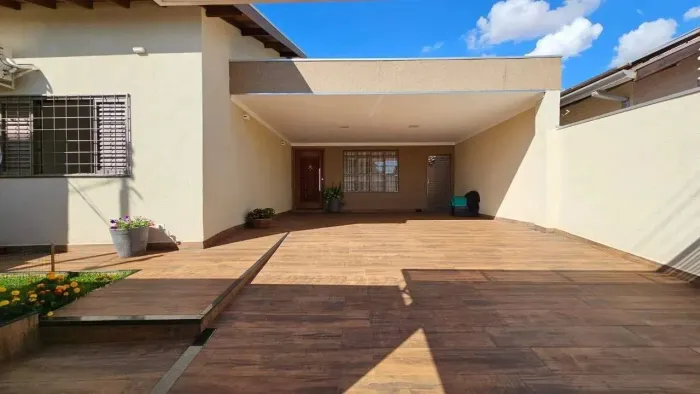 Casa térrea com 4 quartos toda reformada.