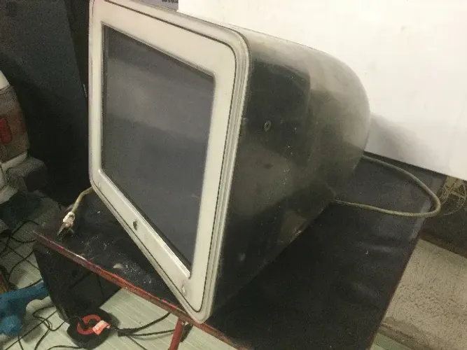 monitor antigo apple