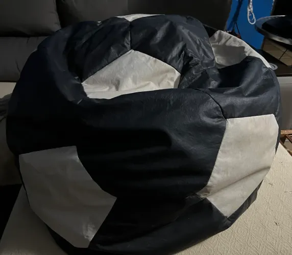 Puff Bola de Futebol Phoenix Puff - Preto e Branco