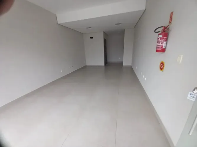Sala comercial com 33 m² no American Center, Biguaçu