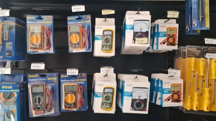 MULTÍMETRO DIGITAL E ANALÓGICO 