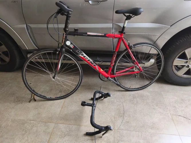 Bicicleta híbrida, aro 700 Tam 56 garfo de carbono