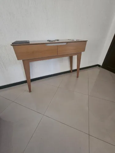Aparador com pés palito belíssimo 
