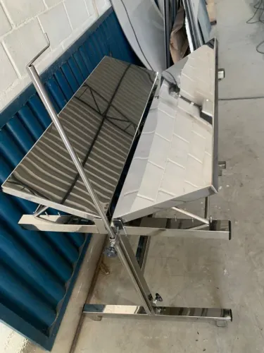 Mesa de Inox com Calha - Para Veterinaria