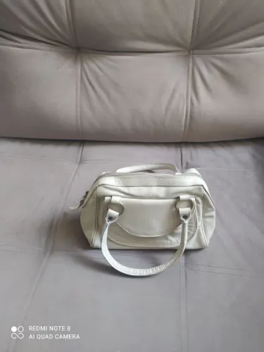 Bolsa de mão e ombro em couro cor off white