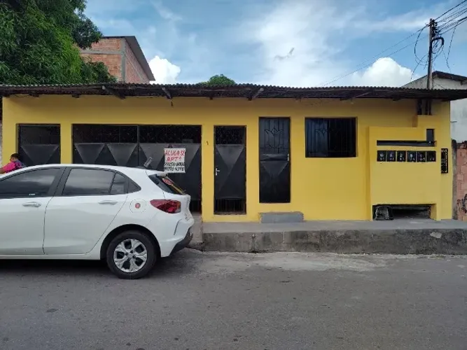 IMÓVEL AVALIADO EM R$ 390 MIL - A VENDA POR R$ 212.909,48 - COM 2 CASAS E 6 APARTAMENTOS