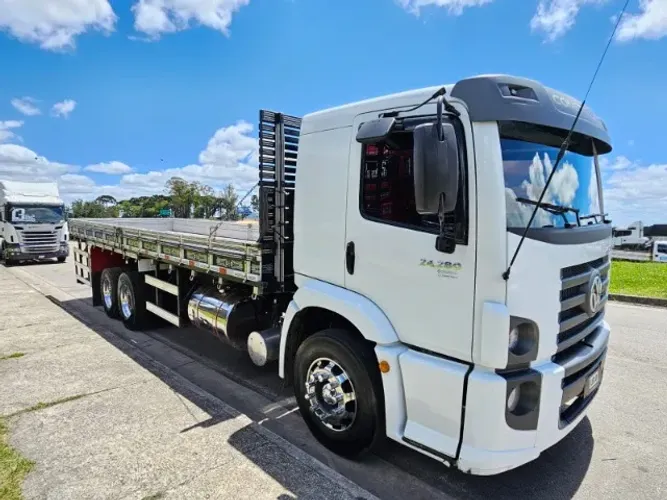 Vw Constellation 24.280 Ano 2022 Baixo km único Dono Carroceria 9.5 mts Calçado de pneus