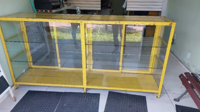 Balcão metal com vidro