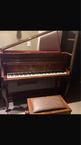 Piano August Foster