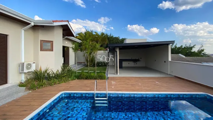 Casa à venda no Condomínio Jardim Theodora, com 310m² e 5 suítes