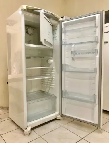 Geladeira Consul - Eficiência e Praticidade