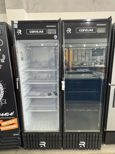 Cervejeira vertical porta vidro aquecido 570 litros