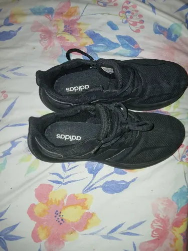 Tennis original adidas novinha 