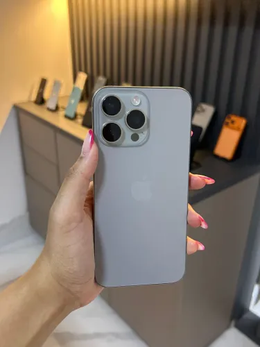 iPhone 15 pro max 256 gigas natural
