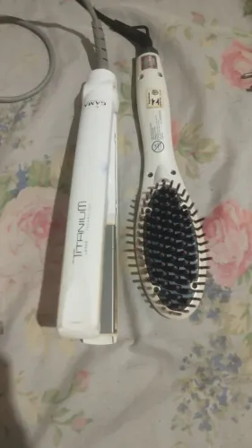 Prancha e escova modeladora de cabelo Gama