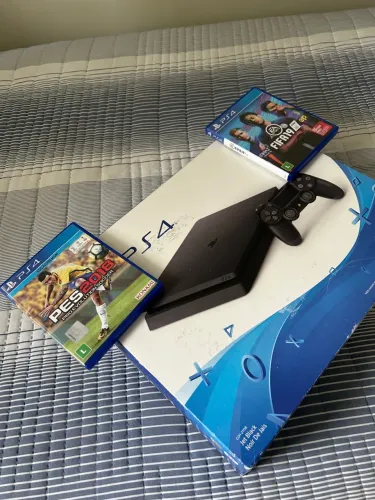 Playstation 4 (PS4) + Jogos FIFA 19 e PES 2018 1TB novinho na caixa