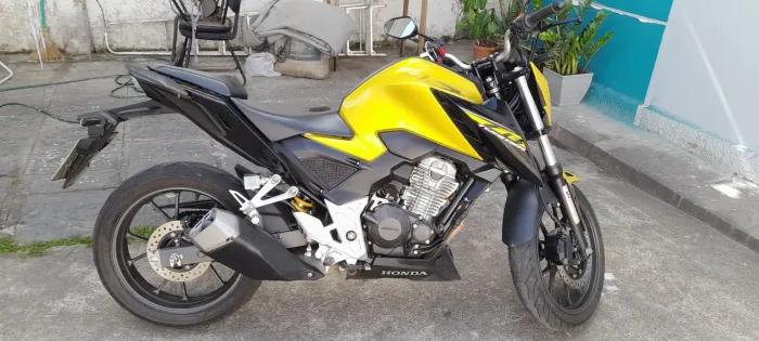 CB 300 Twister Estado de Loja. 