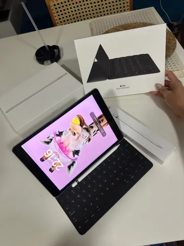 iPad 9 Geração - 256GB completo! Caneta e teclado Apple