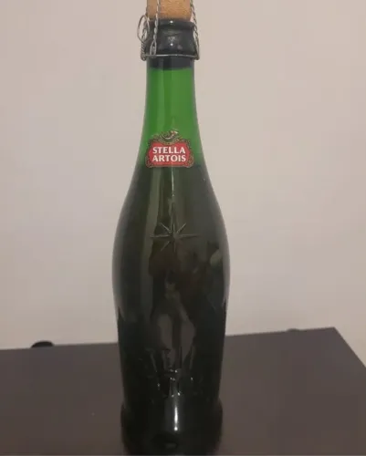 Cerveja Stella Artois - Edição Comemorativa de Natal 2013 (garrafa cheia)