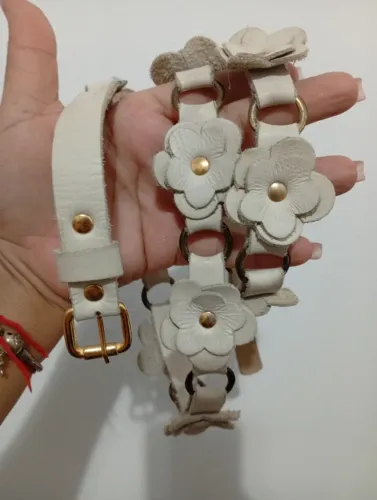 Cinto flores em couro legítimo 