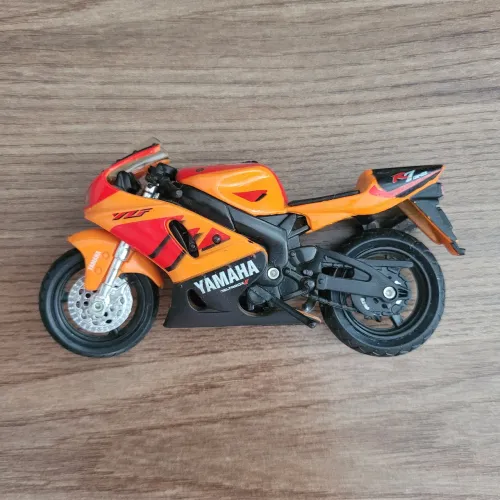 Miniatura Diecast Yamaha Deltabox II YZF R7 BR02 - Maisto