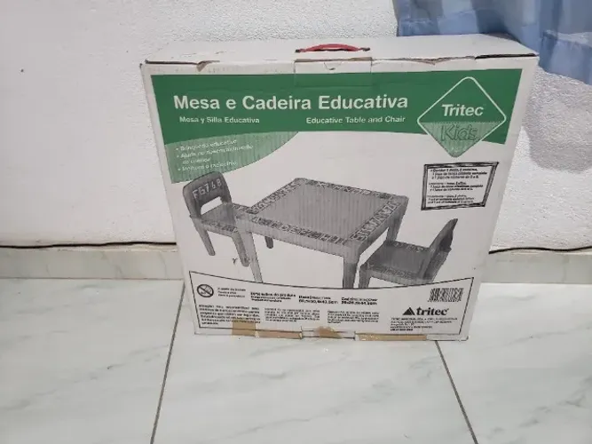 Mesa + 2 cadeiras