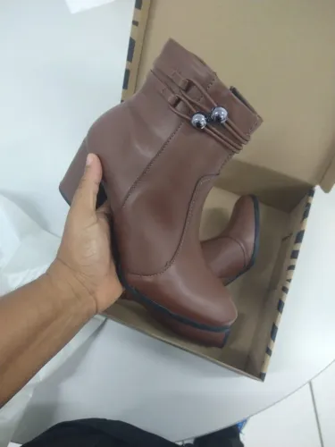 Botas femininas marrons