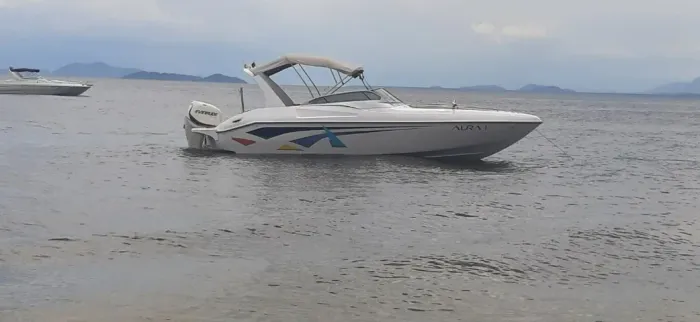 Lancha 26 pés Magna, ano 2015 motor 300HP Apenas 90 horas