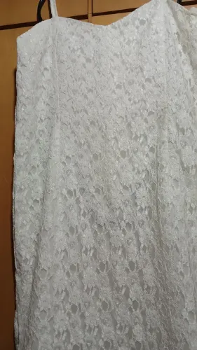 LINDO VESTIDO BRANCO DE RENDA COM FENDA T/ G