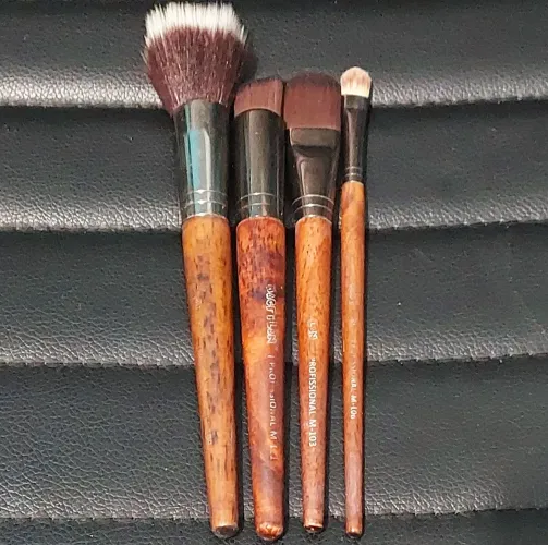 Kit com 4 Pincéis de Maquiagem Macrilan Cabo de Madeira