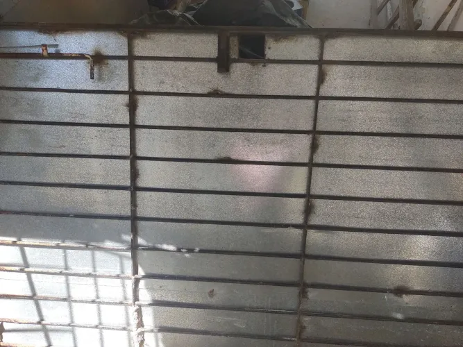 Grade de proteção em ferro e chapa galvanizada 