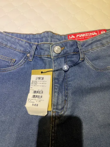 calça jeans feminina La Martina original de R$ 499,00 por R$ 200,00.
