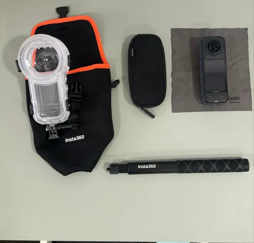 insta360 x5 com case de mergulho