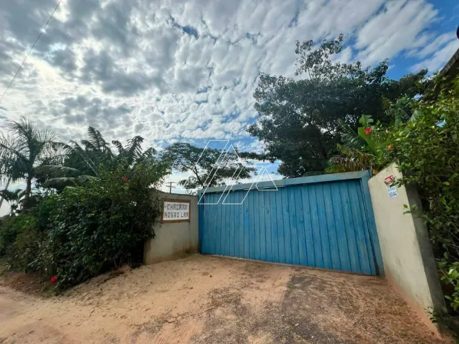 Locação: Chácara Espaçosa de 2.000 m² com Lago de Peixes e Piscina na Zona Norte