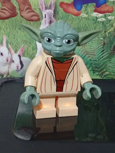 Raríssimo Boneco Lego Yoda com lanterna 