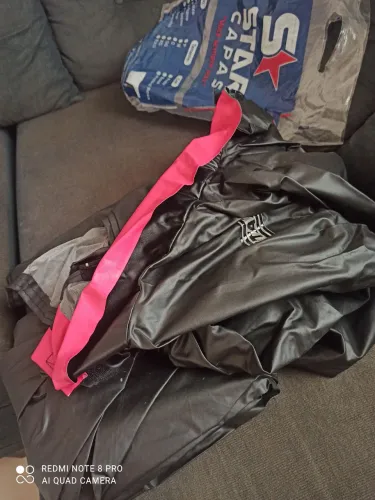 Capa de chuva feminina P preto com rosa 