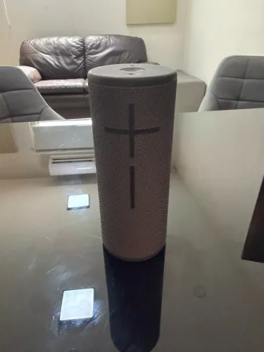 Caixa de Som Bluetooth Ultimate Ears UE Boom 3 - Seminova Potente