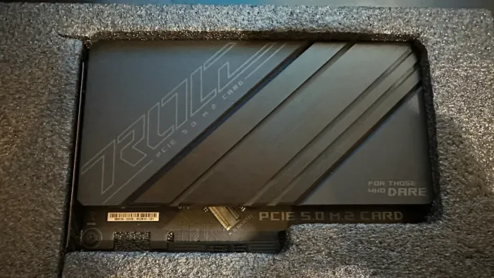Placa de expansão para SSD PCIe 5.0 M.2 com dissipador ASUS