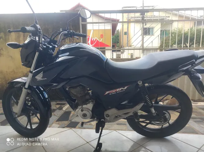 Moto muito bem conservada com manutenção em di