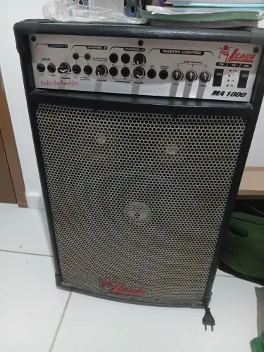 Caixa de som amplificada 