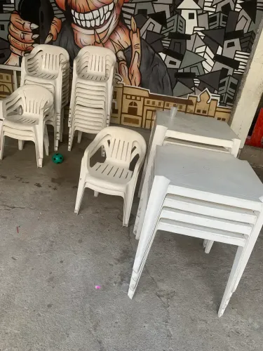 Vendo 9 jogos de mesas com capa