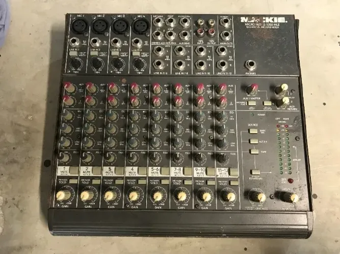 Mesa de Som 8 Canais Mackie - 1202-VLZ