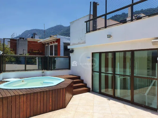 LUXUOSA COBERTURA DE FRENTE PARA A LAGOA RODRIGO DE FREITAS, COM VISTA QUASE DE 360 GRAUS 