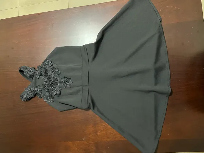 Vestido curto rodado