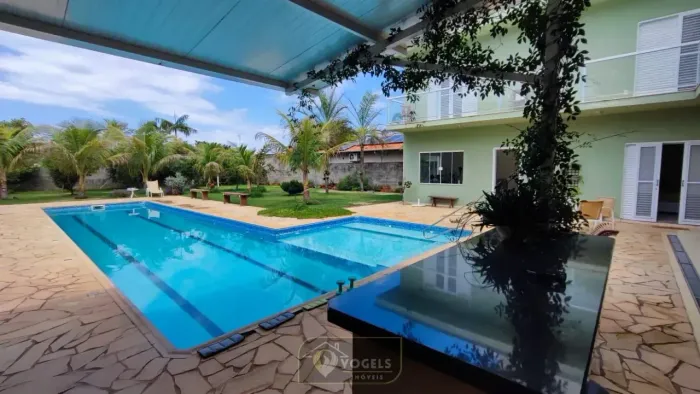 CASA À VENDA NO CONDOMÍNIO ANA HELENA EM JAGUARIÚNA/SP COM 4 SUÍTES E TERRENO DE 1.020 M²
