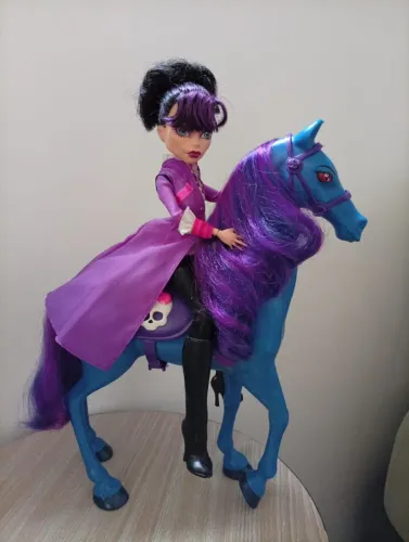 Boneca Monster High - Diretora sem caneca com cavalo Mattel