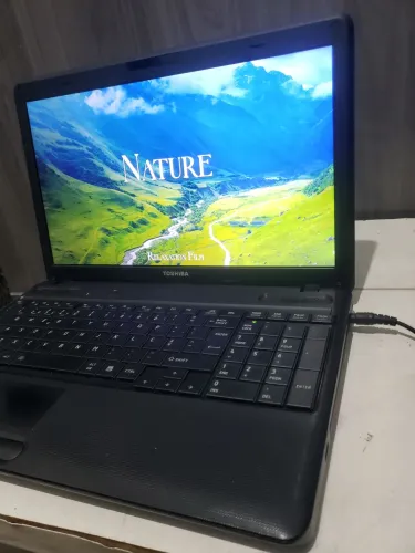 Vendo Notebook Toshiba/ Intel dual core/6 Gigas Memória/Bateria segura pouco/500 Gigas HD