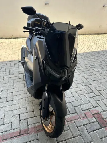 Yamaha NMax 160 connected 