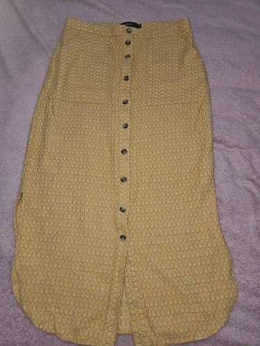 Saia Amaro midi. Tamanho M. R$ 50