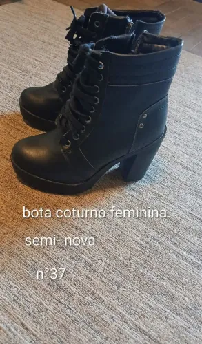 Vendo bota tamanho 37